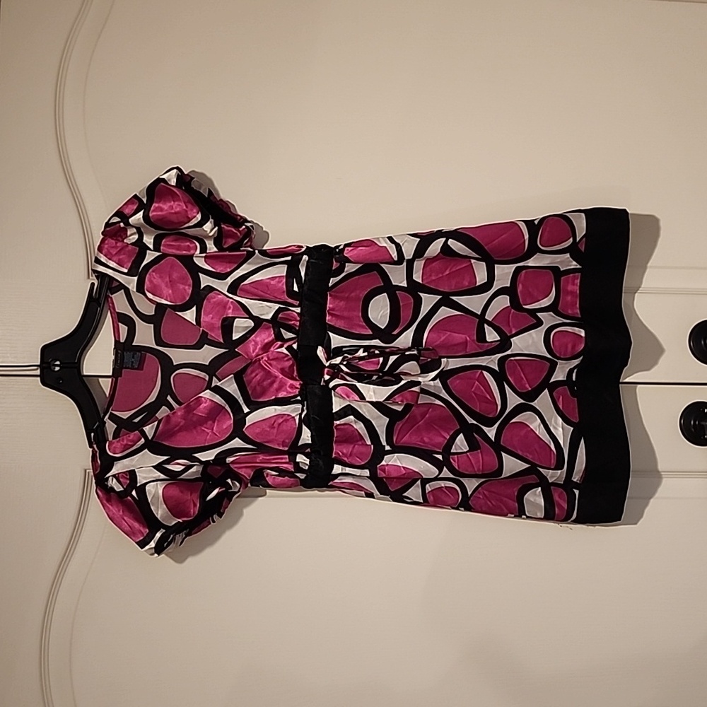 Timing Womens short sleeve blouse with tie in front. Pink, Black, white, size M